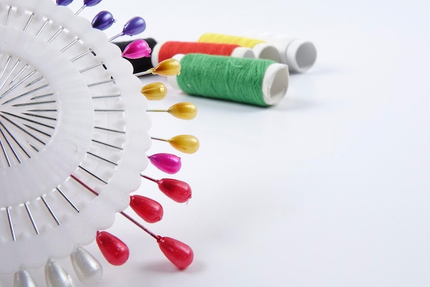 Zestaw do wyszywania, igły i kolorowe nici